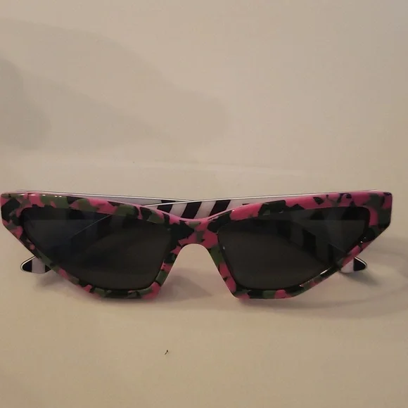 PRADA SPR 12V-F 462-5S0 Cat Eye Pink/Black/White Frame Grey Lens Sunglasses PRADA SPR 12V-F 462-5S0 Cat Eye Pink/Black/White Frame Grey  main image 3